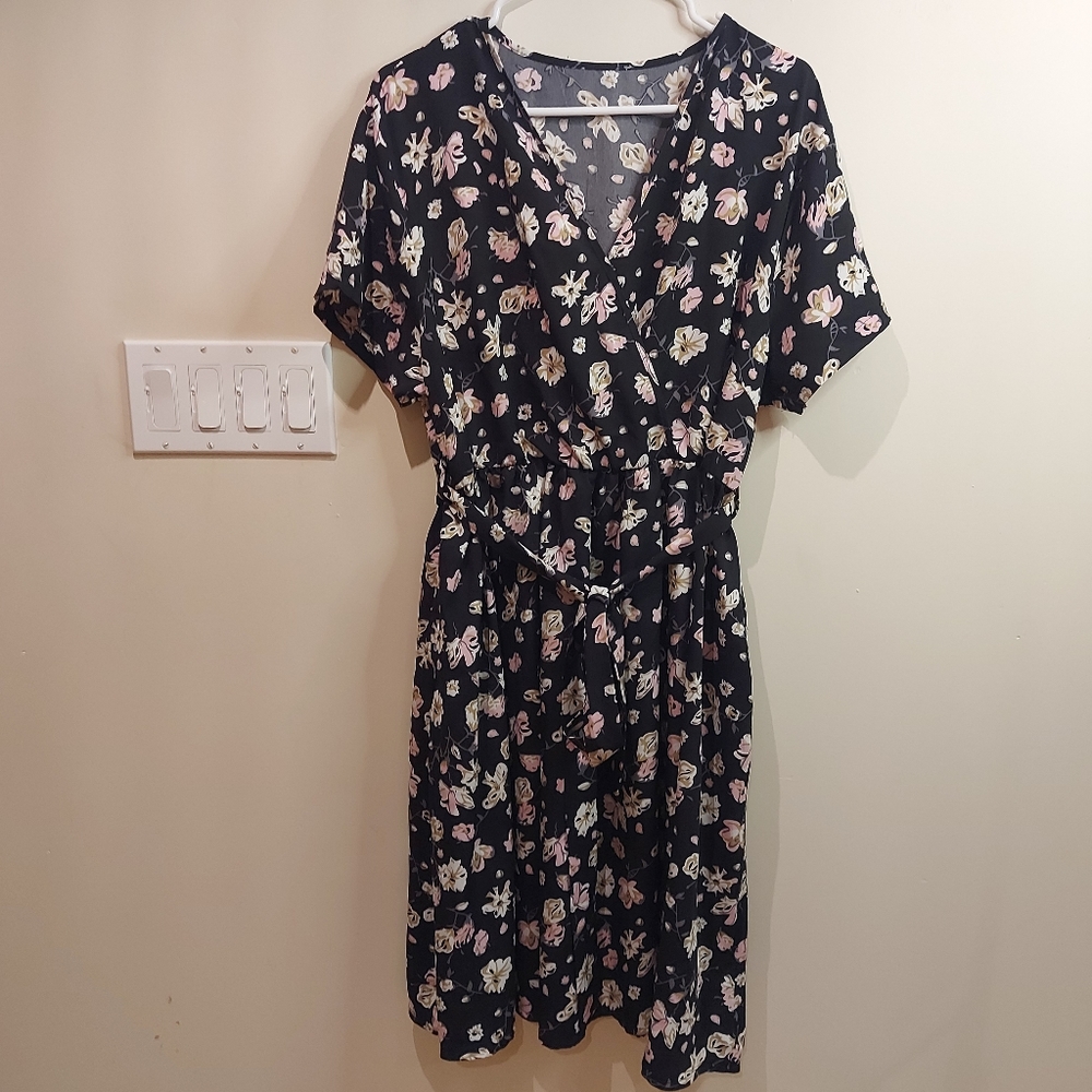 (#685)❣️Ladies short sleeve dress size XL